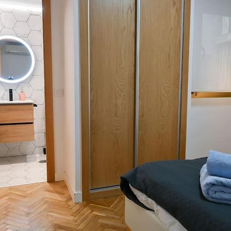 For You Rentals Apartamento Temporal Centrico De Dos Dormitorios Sil2 Madrid Luaran gambar