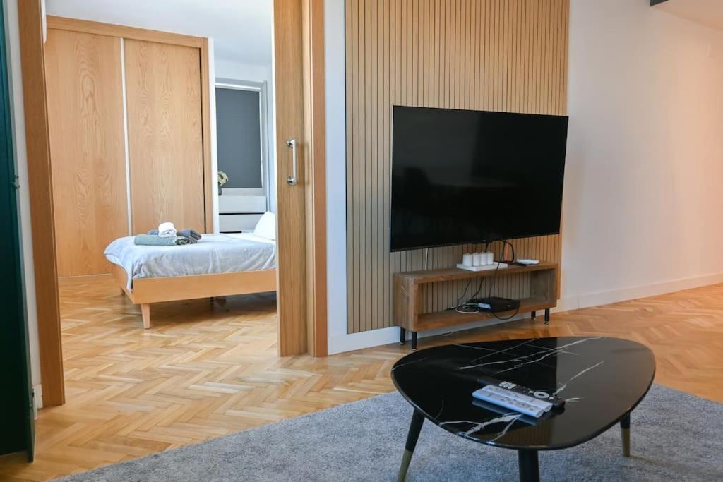 For You Rentals Apartamento Temporal Centrico De Dos Dormitorios Sil2 Madrid Luaran gambar