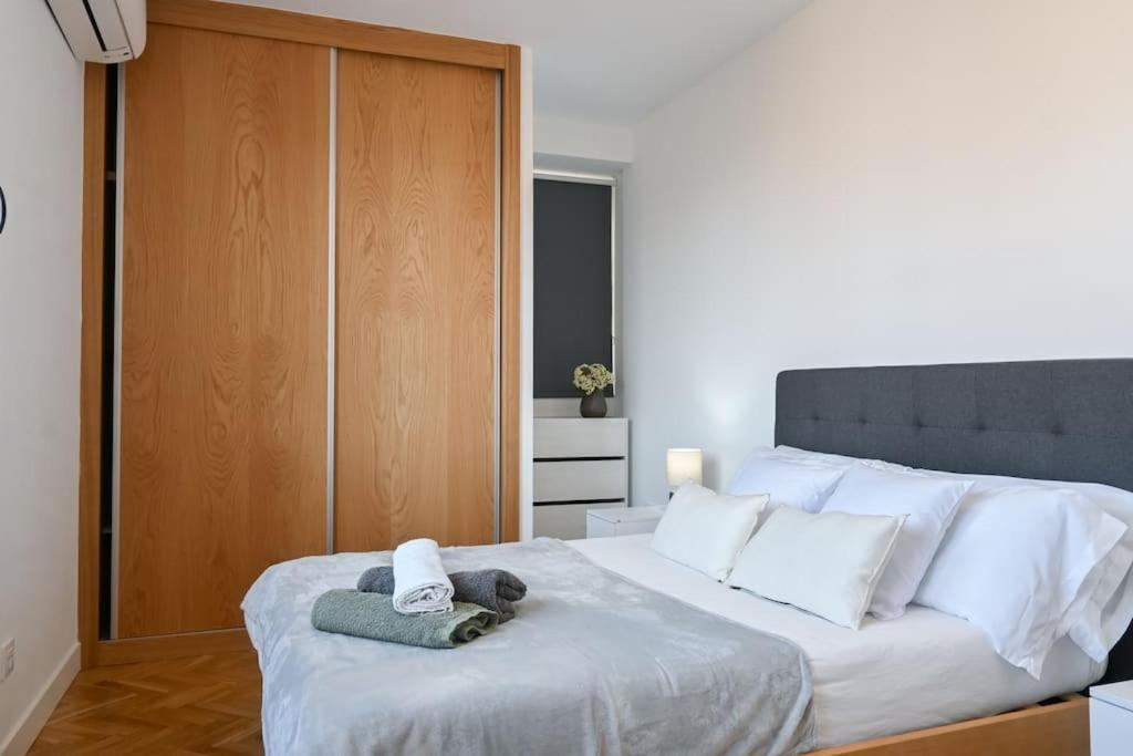 For You Rentals Apartamento Temporal Centrico De Dos Dormitorios Sil2 Madrid Luaran gambar