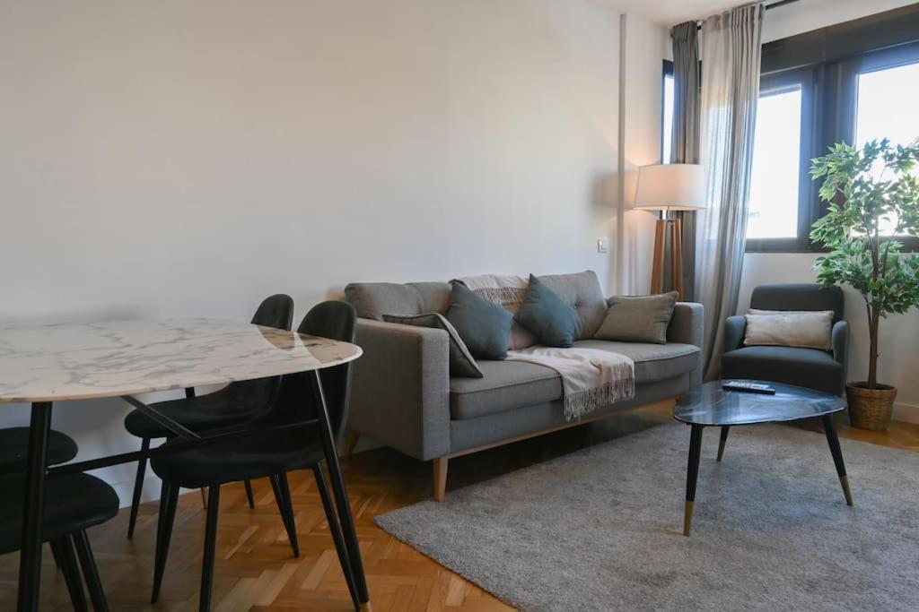 For You Rentals Apartamento Temporal Centrico De Dos Dormitorios Sil2 Madrid Luaran gambar