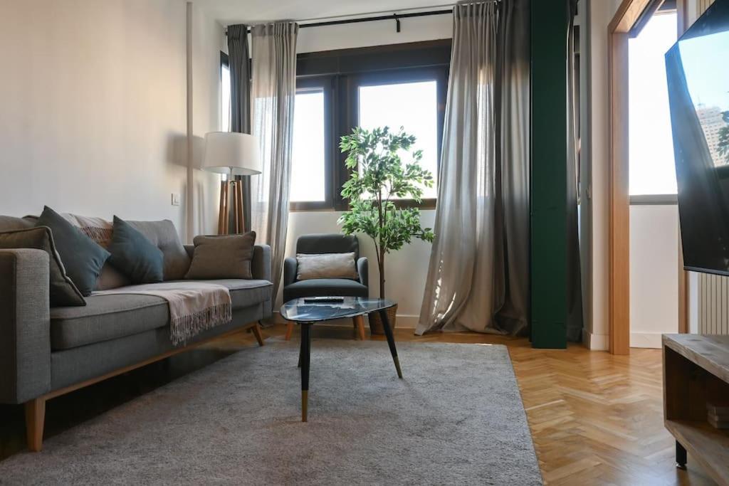 For You Rentals Apartamento Temporal Centrico De Dos Dormitorios Sil2 Madrid Luaran gambar