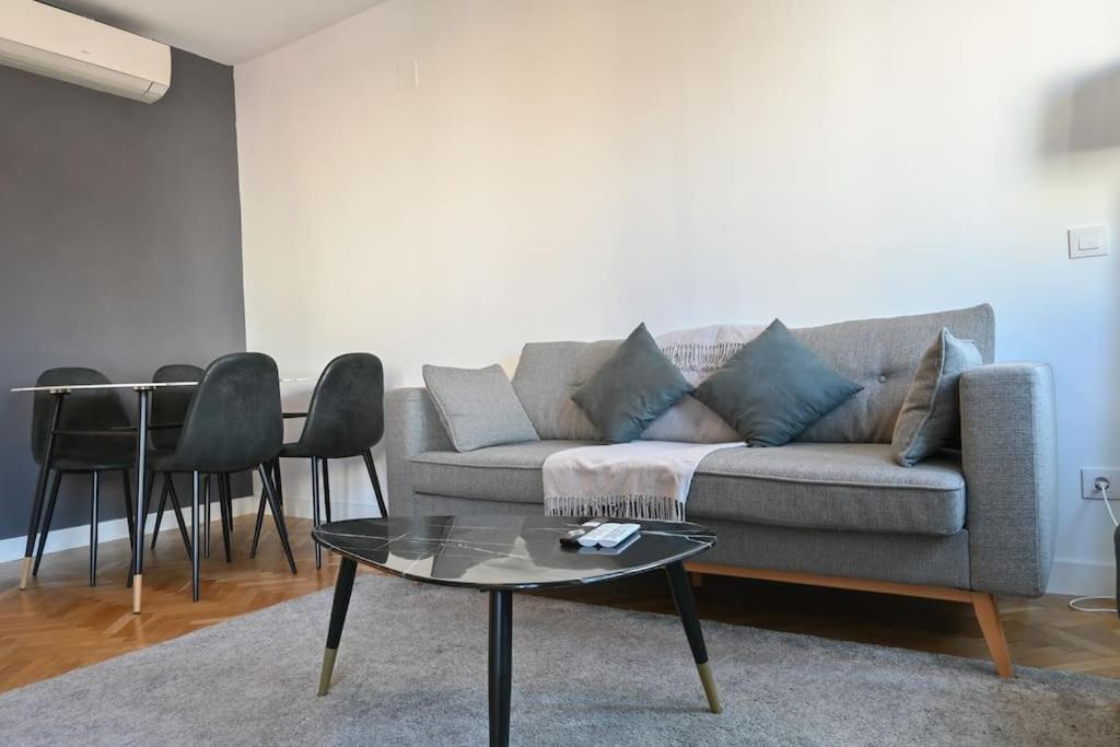 For You Rentals Apartamento Temporal Centrico De Dos Dormitorios Sil2 Madrid Luaran gambar